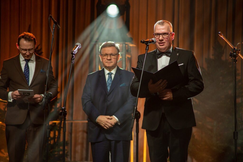 photo_5361954154806899475_y