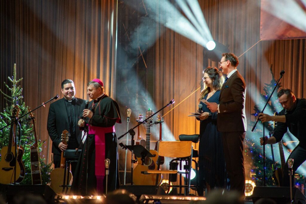 photo_5361954154806899478_y