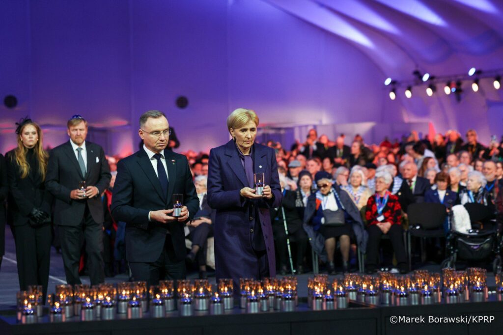 photo_5361954154806899533_y