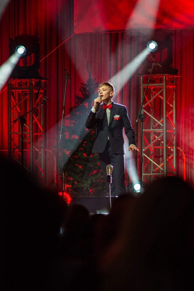 photo_5361954154806899562_y